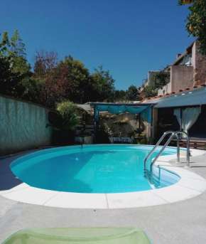 BELLE MAISON DE CARACTERE Dans VILLAGE et sa PISCINE Privée 7 PERS- 3 Chambres - 12 Rue Emile Zola